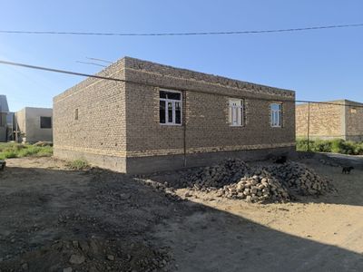 Жай сатылады, Пост ГАИ артында