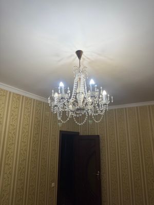 Продаю 2 хрустальные люстры по 1 цене