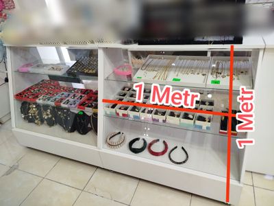 SROCHNA Magazinlar uchun vitrina polka sotiladi