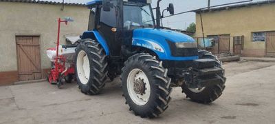 Трактор New Holland TS135