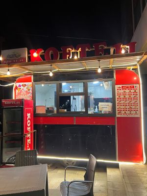 Food truck, fast food