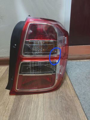 Продает задний стоп (правый)