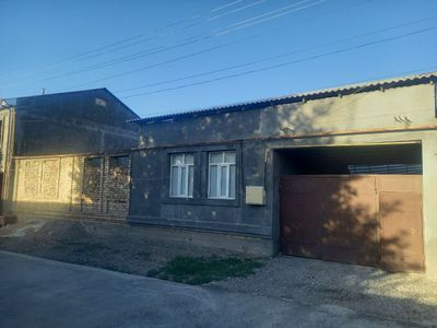 UY SOTILADI 6 sotix. Uyda gaz, svet, suv bor mahalla ahil tinch.