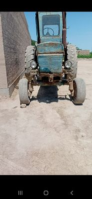 Traktor sotiladi