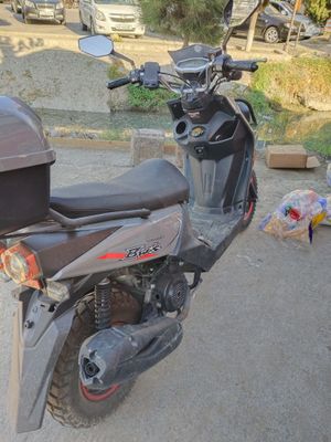 Skuter sotiladi 125 kubli