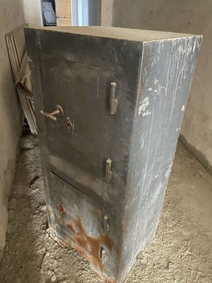 Продам сейф не новый но прочный