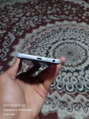 Samsung wide narxi 250000 hamma yogʻi  ishlaydi