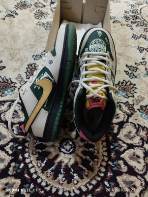 Nike orginal 41-razmer karobkasi yo kiyilmagan