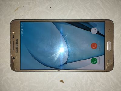 Продаётся телефон Samsung J7