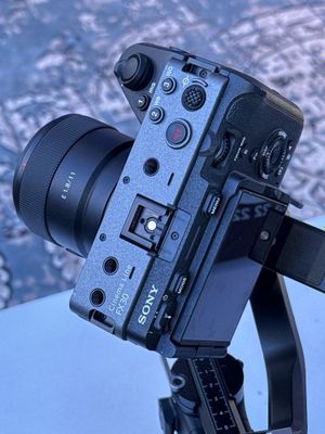 Sony Fx30 va obyektiv