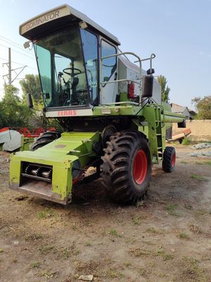 Claas dominator 130