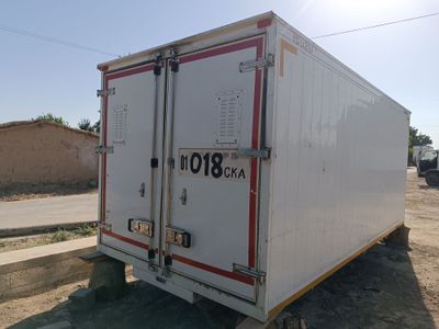 Isuzu bort orqasi