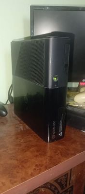 Продам xbox 360 e