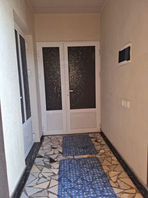 Vobkent tuman Bobur ko'chasida hamma qulayliklarga ega hovli sotiladi