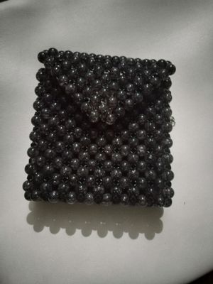 Маленькая сумка из бусин