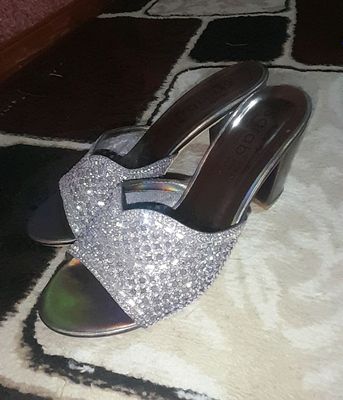 Sarab Made in Turkiya toshlari a'lo holatda
