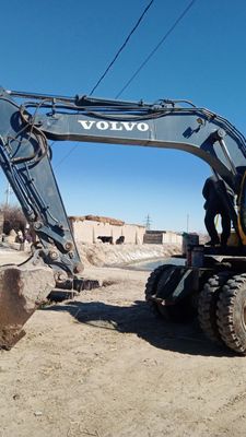 Volvo ekskavatr sotilad