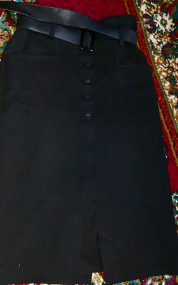 qora yubka