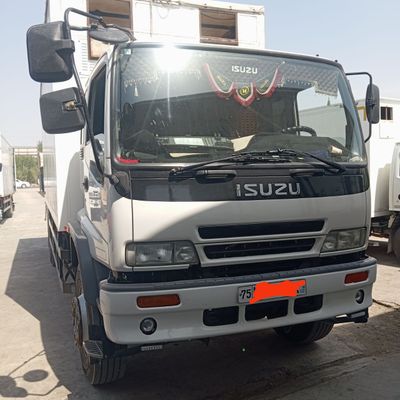 Katta isuzi yurib ishlab turibti xolati zur srochniy sotiladi