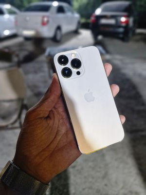 Iphone 13 pro ekranda palasa bor pul zarur bogani uchun sotvoman