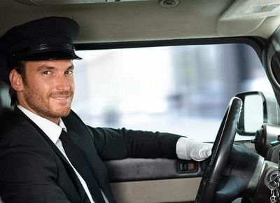 Водитель с личным легковом автомобилем ишит работу для перевозки семь