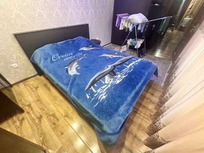 Кровать, рабочий стол, ходунки