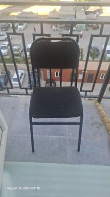 Yangi stul sotaman
