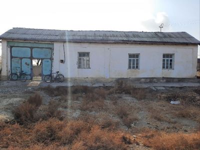 Hovli sotiladi 10 sotix, Karmana tumani, Yangiariq ko'chasi 7