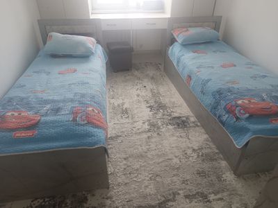 2 ta divan va shkafi sotiladi.Ko'p ishlatilmagan