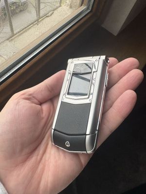 Vertu Ayxta новый абсолютно