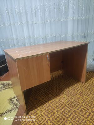 Письменный стол.