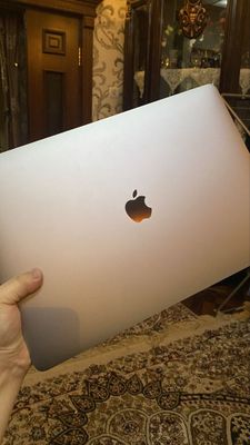 apple Macbook pro 15inc 2017