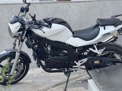 Hyosung GT 250.