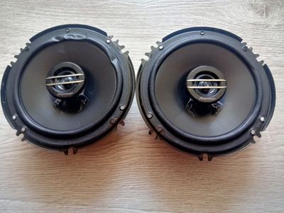 Продам калонки Pioneer original 16см в очень хорошем состоянии.