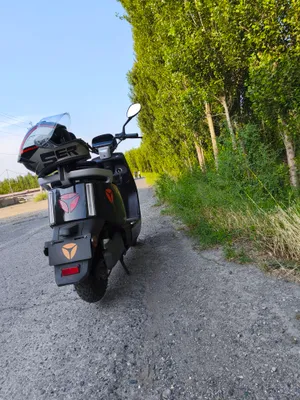 Продаю скутер yadea e8s 2024