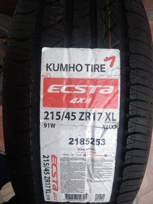 Автошины 215/45ZR17 XL Kumho Ecsta 4X