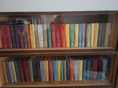 Продаются серии книг