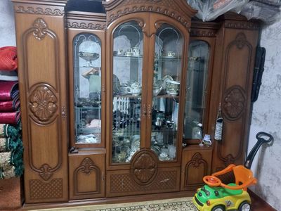Сервант сотилади.