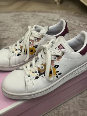 Женская обувь от Adidas размер US 36