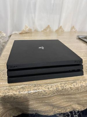 Playstation 4 pro dubai 1TB + pult
