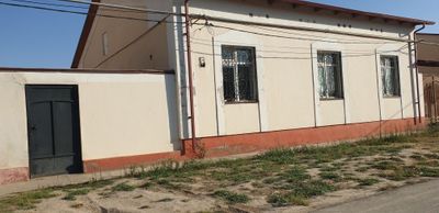Батош МФЙ дан 6сотихли 4 хонали коттедж сотилади.