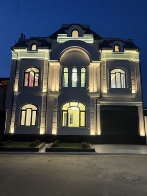 Chilonzor dombirabotda hovli sotiladi