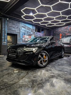 Продам или обменяю Audi E-tron quattro 50. 2020 г. 54 000 км.
