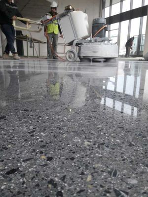 Polirovka qilingan beton oynadek yaltiroq va uzoq xizmat
