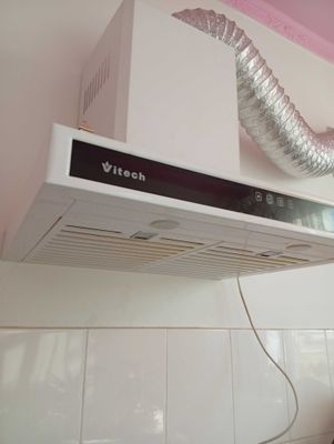 Продаю вытяжку . Белая .vitch.
