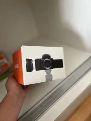 Модель SONY ZV-E10