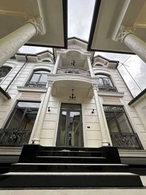 Новый Коттедж-Дом 3-уровня. Центр 2 сот 350 м2. Никитина. Neo-Classica