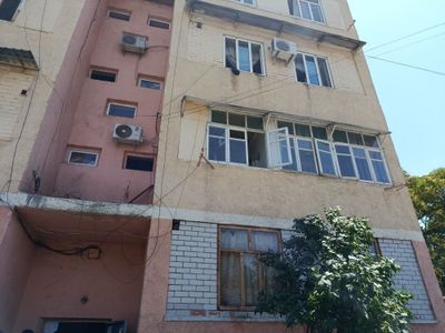 Отдам даром уже сняли с балкона рамы и двери сергели старые