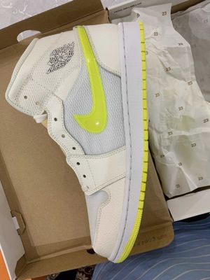 Air Jordan 1 Mid SE WMNS "Voltage Yellow" (С Гарантией) 44,5 EUR