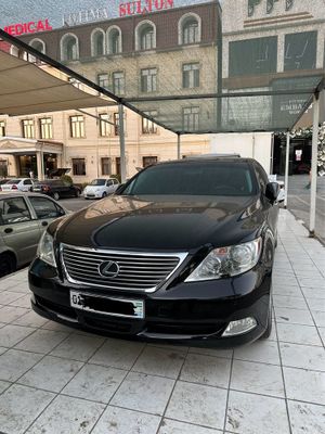 Lexus ls460 sotiladi